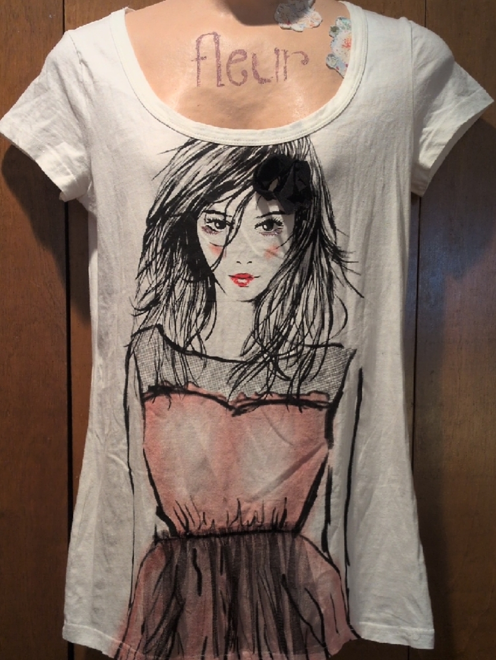 Bisou Bisou White T-shirt with Black And Pink Graphic And Bow Size XS New NWOT